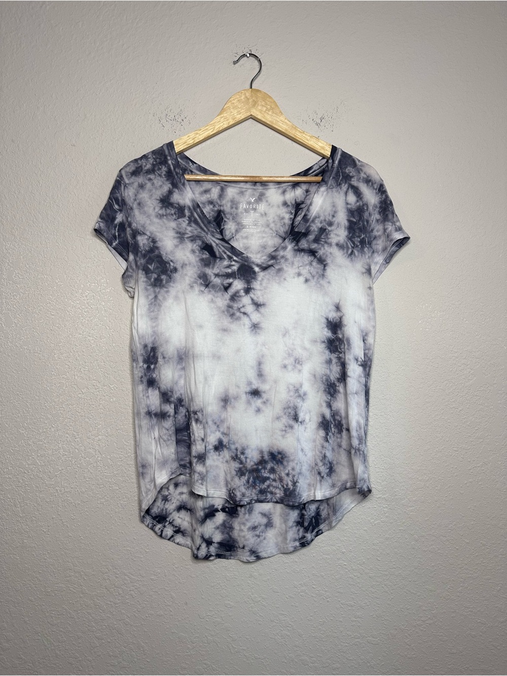 American Eagle Favorite Tee Tie-Dye V-Neck Short Sleeve Top Size Small